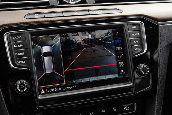 Volkswagen Passat Alltrack 25 of 30