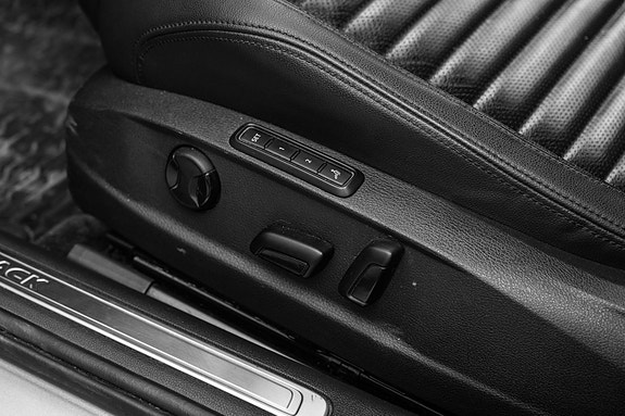 Volkswagen Passat Alltrack 12 of 30