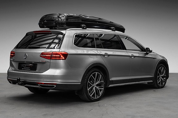 Volkswagen Passat Alltrack 2 of 30