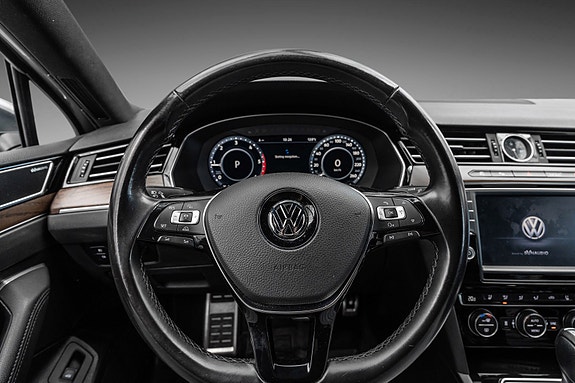 Volkswagen Passat Alltrack 18 of 30