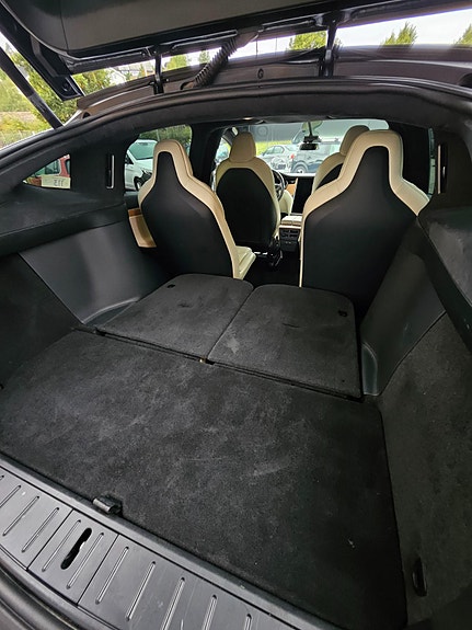 Tesla Model X 8 of 30