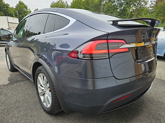 Tesla Model X 12 of 30