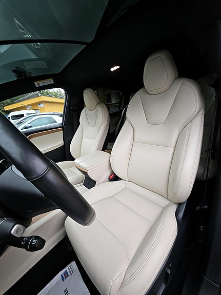 Tesla Model X 25 of 30