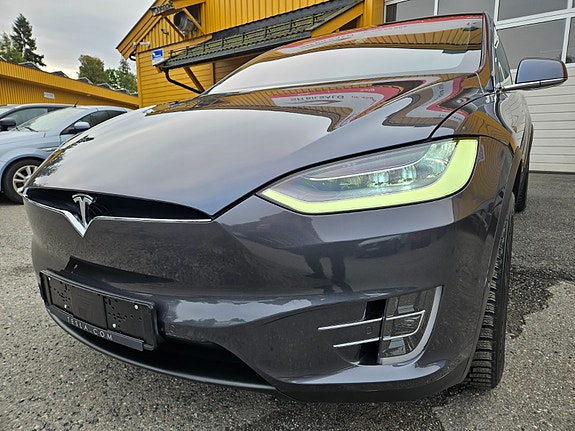 Tesla Model X 18 of 30