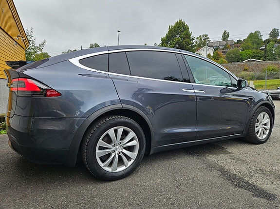 Tesla Model X 6 of 30