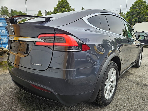 Tesla Model X 7 of 30