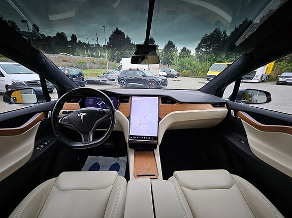 Tesla Model X 26 of 30