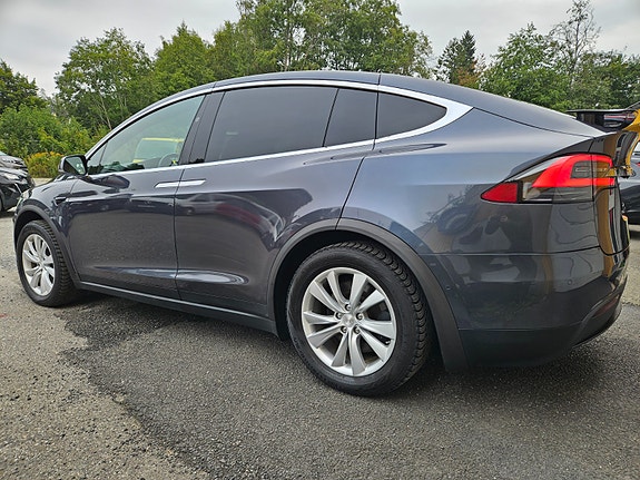 Tesla Model X 13 of 30