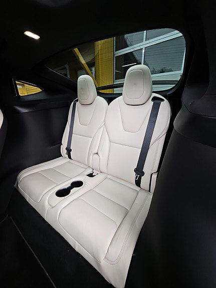 Tesla Model X 23 of 30