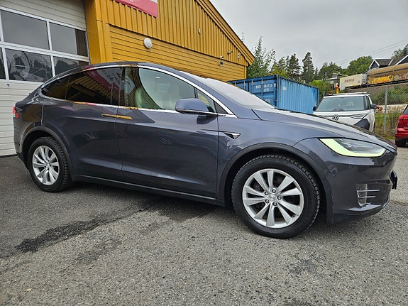 Tesla Model X 4 of 30
