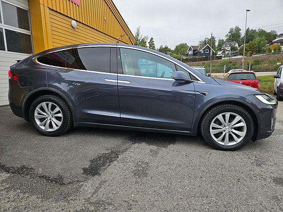 Tesla Model X 5 of 30