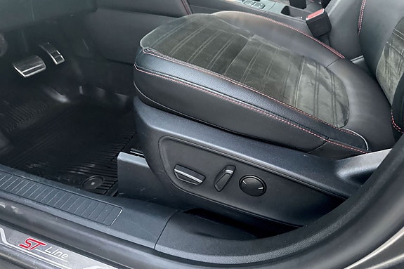 Ford Kuga 18 of 24