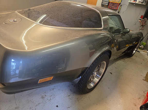 Chevrolet Corvette 2 of 11