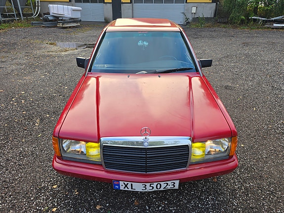 Mercedes-Benz 190 11 of 21