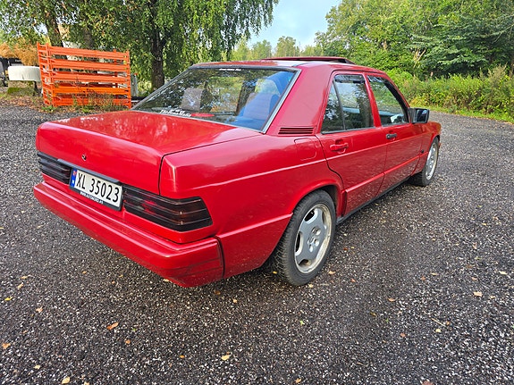 Mercedes-Benz 190 7 of 21