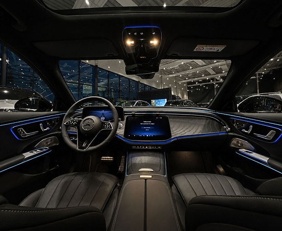 Mercedes-Benz E300 de 4 of 8