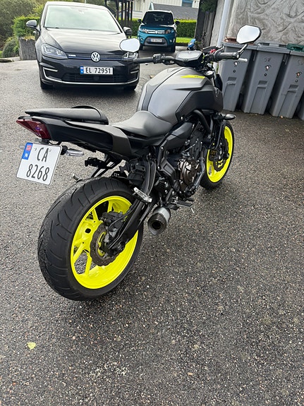 Yamaha MT-07 4 of 13