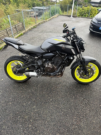 Yamaha MT-07 3 of 13
