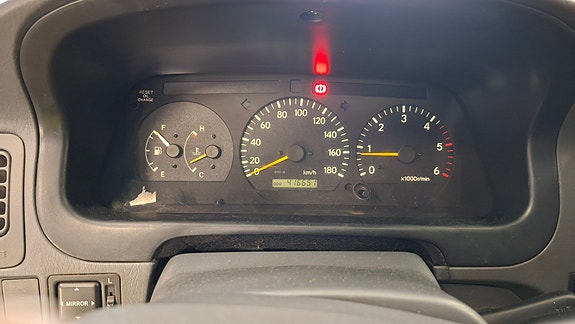 Toyota HiAce 9 of 30
