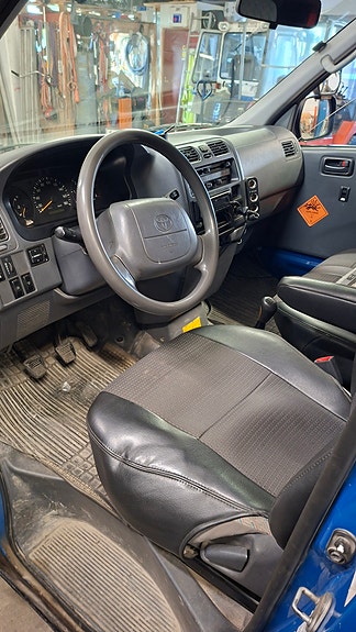 Toyota HiAce 13 of 30