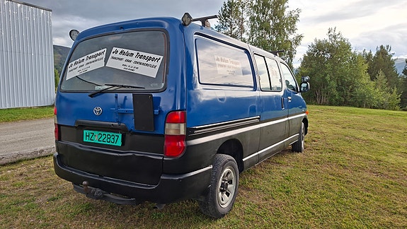 Toyota HiAce 3 of 30