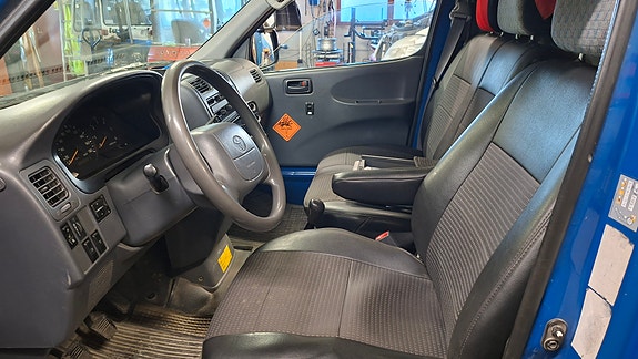 Toyota HiAce 12 of 30