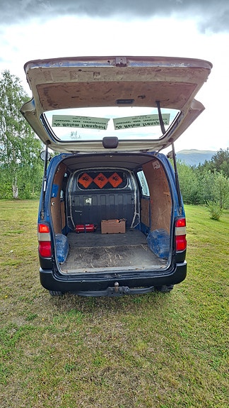 Toyota HiAce 7 of 30