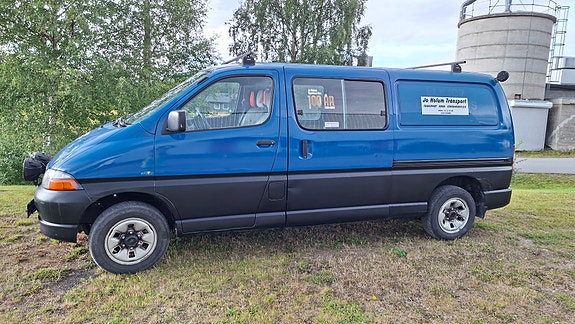 Toyota HiAce 6 of 30