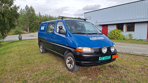 Toyota HiAce 2 of 30