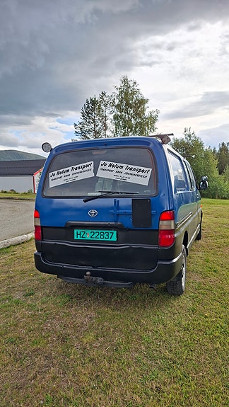 Toyota HiAce 4 of 30