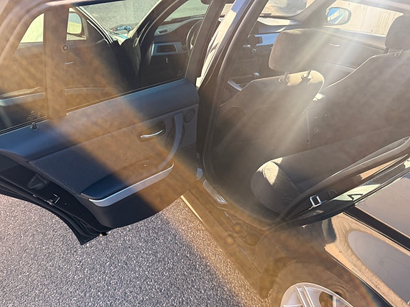 BMW 320d 26 of 30