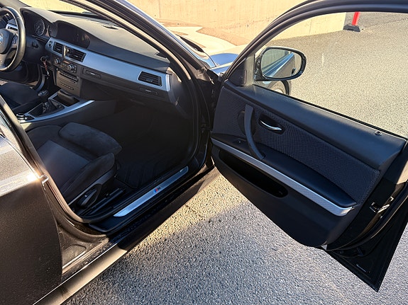 BMW 320d 28 of 30