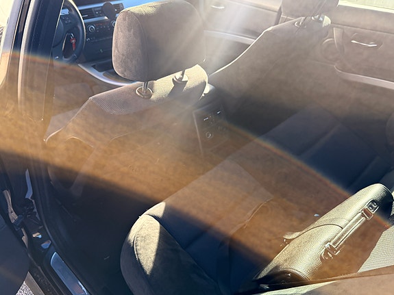 BMW 320d 25 of 30