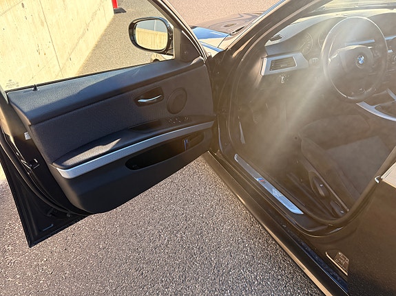 BMW 320d 24 of 30
