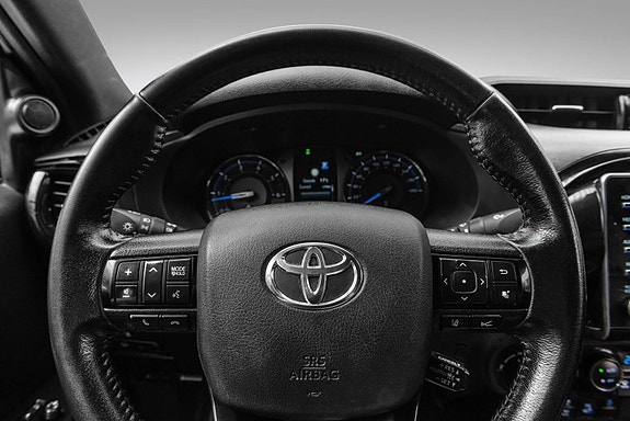 Toyota HiLux 19 of 26