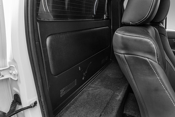 Toyota HiLux 24 of 26