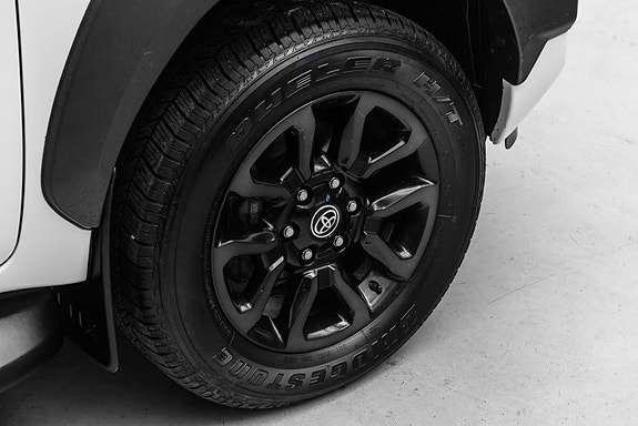 Toyota HiLux 10 of 26
