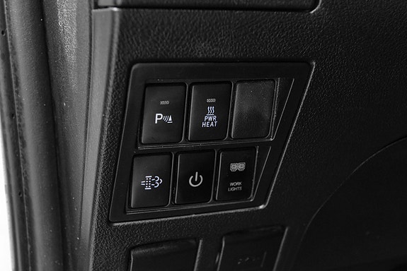 Toyota HiLux 15 of 26