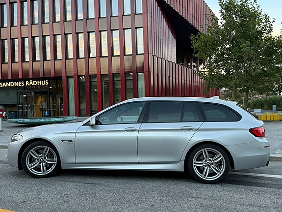 BMW 528i 3 of 30