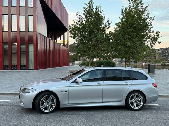 BMW 528i 2 of 30
