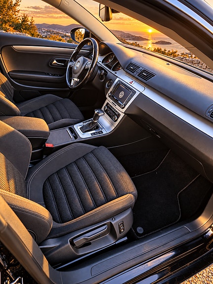 Volkswagen Passat CC 4 of 9