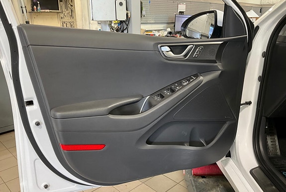 Hyundai IONIQ 10 of 19