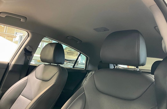 Hyundai IONIQ 18 of 19