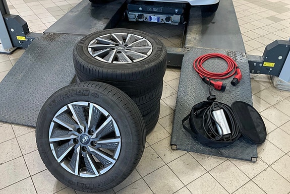 Hyundai IONIQ 19 of 19
