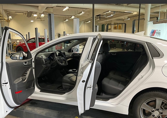 Hyundai IONIQ 8 of 19