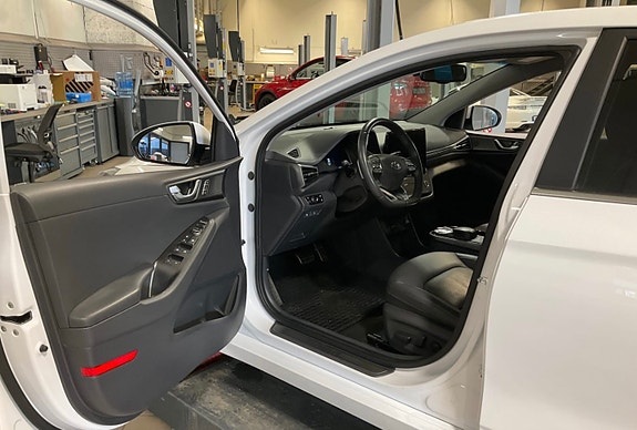 Hyundai IONIQ 11 of 19