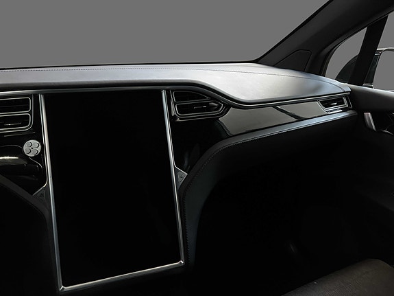 Tesla Model X 26 of 30