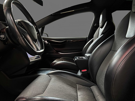 Tesla Model X 12 of 30