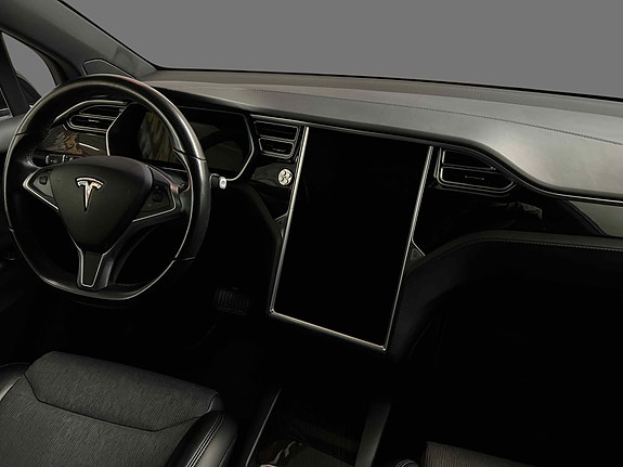 Tesla Model X 15 of 30