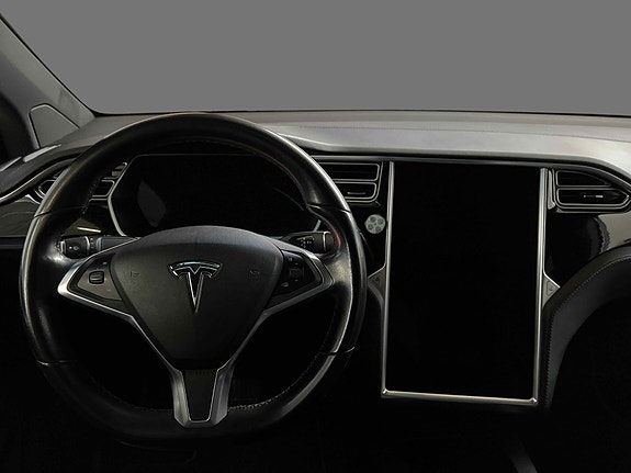Tesla Model X 16 of 30